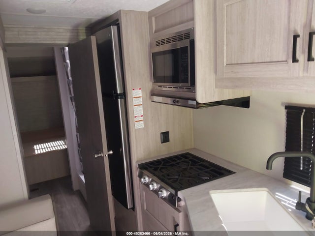 Coachmen Catalina 2024 5ZT2CAMB6RU042372 Image 15