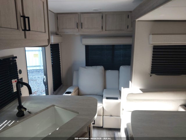 5ZT2CAMB6RU042372 Coachmen Catalina