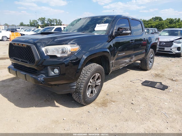 Toyota Tacoma 2017 5TFCZ5AN1HX075593 Image 2