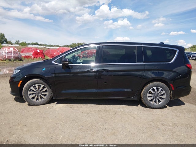 Chrysler Pacifica Hybrid Touring L 2023 2C4RC1L7XPR555955 Image 14