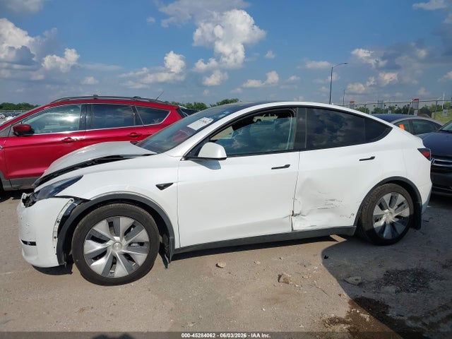 Продаж на аукціоні авто 2024 Tesla Model Y Long Range Single Motor Rear-wheel Drive/rwd, vin: 7SAYGDED1RF047606, номер лоту: 45284062