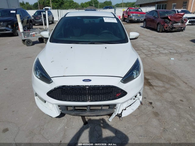 45284249 :رقم المزاد ، 1FADP3L95HL208237 vin ، 2017 Ford Focus St مزاد بيع