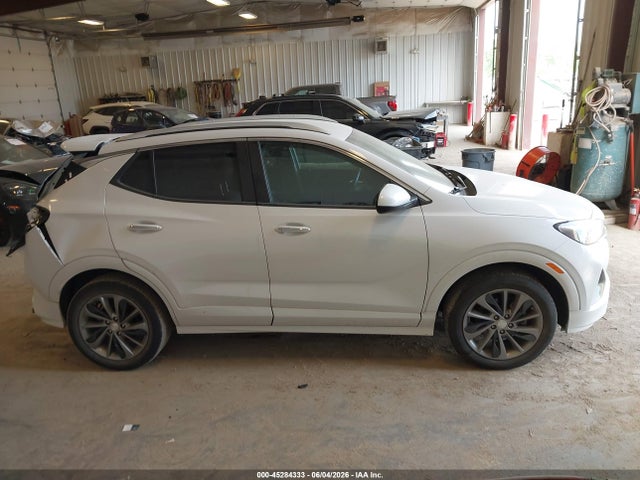 2022 Buick Encore Gx Fwd Preferred მანქანა იყიდება აუქციონზე, vin: KL4MMBS2XNB098010, აუქციონის ნომერი: 45284333