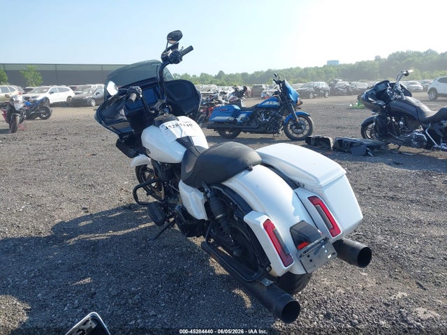 Harley-Davidson FLTRX 2024 1HD1KH71XRB643743 Image 3