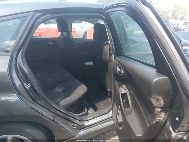 1FADP3K22GL361063 Ford FOCUS SE
