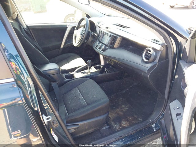 Toyota RAV4 LE 2018 JTMBFREV7JJ232882 Image 5
