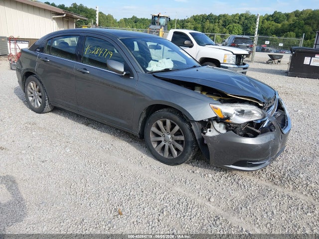 45284719 :رقم المزاد ، 1C3CCBBB7DN602227 vin ، 2013 Chrysler 200 Touring مزاد بيع