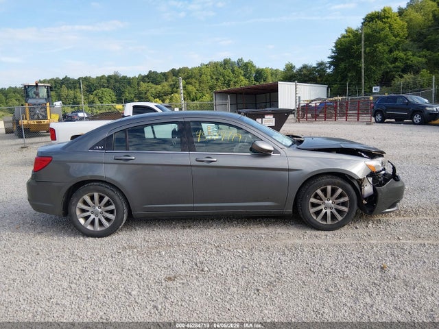45284719 :رقم المزاد ، 1C3CCBBB7DN602227 vin ، 2013 Chrysler 200 Touring مزاد بيع