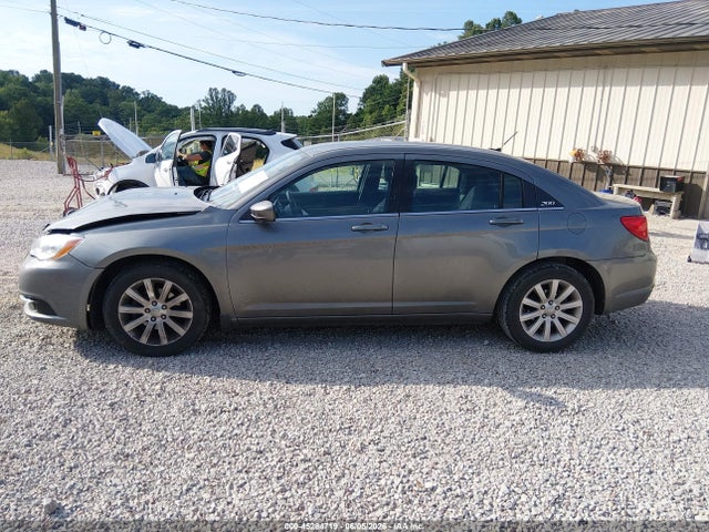 45284719 :رقم المزاد ، 1C3CCBBB7DN602227 vin ، 2013 Chrysler 200 Touring مزاد بيع