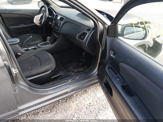45284719 :رقم المزاد ، 1C3CCBBB7DN602227 vin ، 2013 Chrysler 200 Touring مزاد بيع