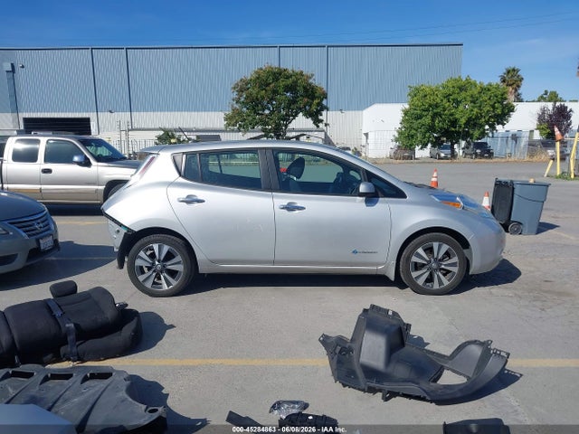 Nissan LEAF SV 2017 1N4BZ0CP3HC301661 Image 14