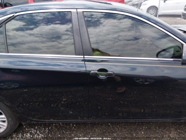 Продажа на аукционе авто 2017 Toyota Camry Le, vin: 4T1BF1FKXHU445853, номер лота: 45284924