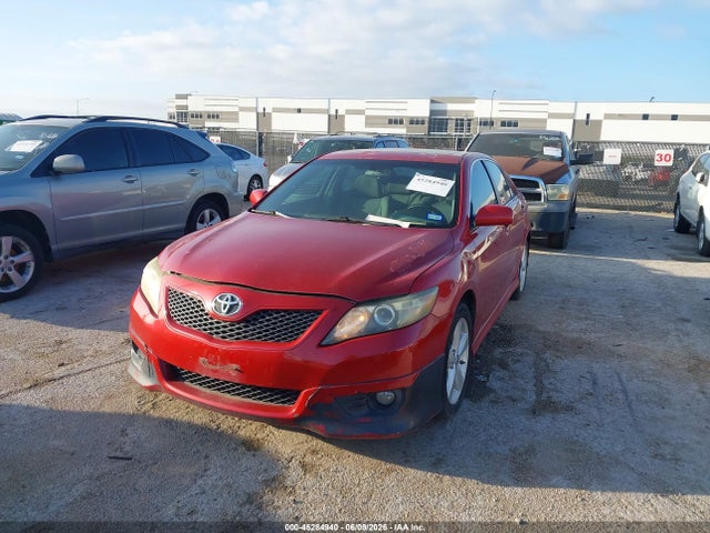 45284940 :رقم المزاد ، 4T1BF3EK8AU501453 vin ، 2010 Toyota Camry Se مزاد بيع