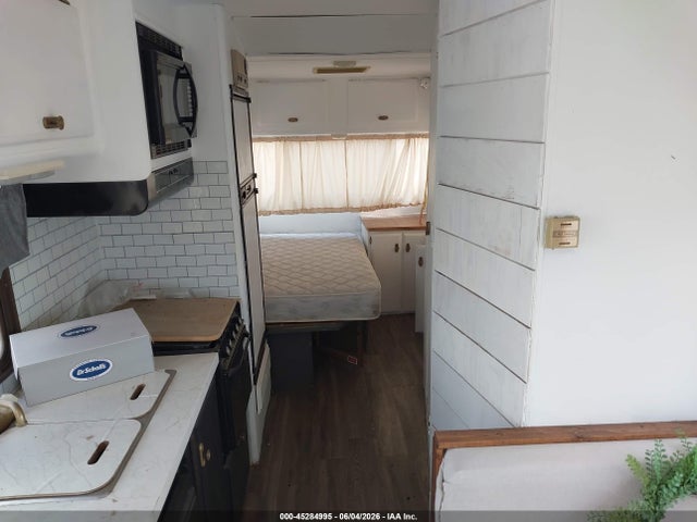45284995 :رقم المزاد ، 1FDKE30L6HHB11618 vin ، 1987 Ford Econoline E350 Cutaway Van مزاد بيع
