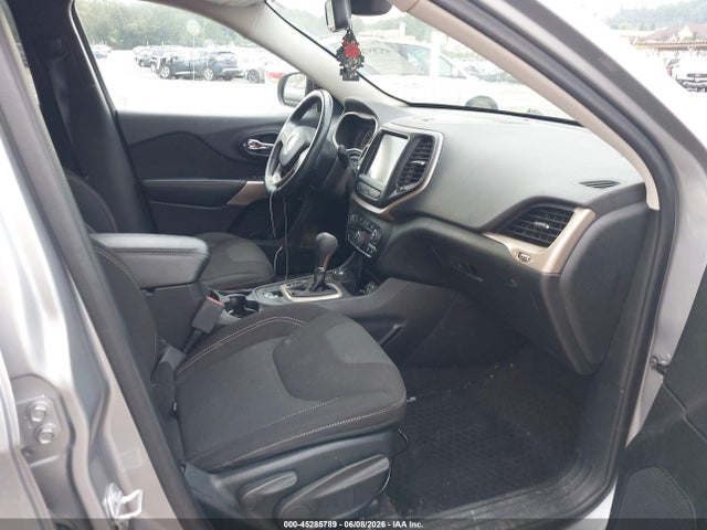 1C4PJMCSXHW647482 Jeep Cherokee Latitude 4x4