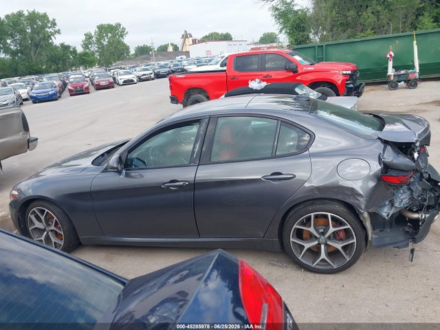 2018 Alfa Romeo Giulia Ti Sport Awd მანქანა იყიდება აუქციონზე, vin: ZARFAEEN5J7594625, აუქციონის ნომერი: 45285978