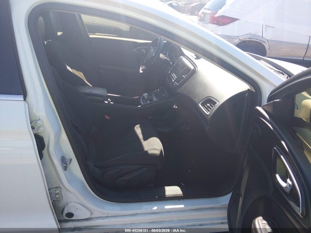 45286101 :رقم المزاد ، 1C3CCCAB6FN675342 vin ، 2015 Chrysler 200 Limited مزاد بيع