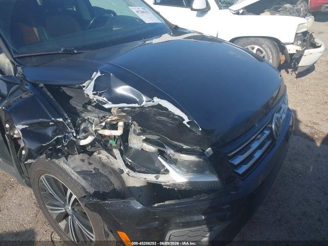 2018 Volkswagen Tiguan 2.0t Se/2.0t Sel მანქანა იყიდება აუქციონზე, vin: 3VV3B7AX6JM009328, აუქციონის ნომერი: 45286253