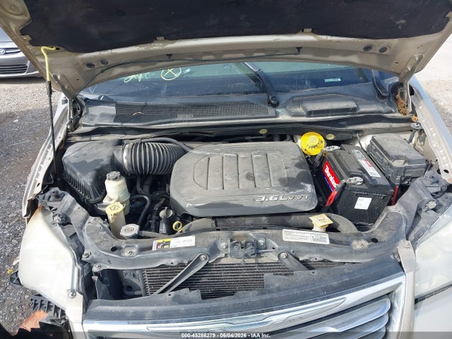 2C4RC1CG8ER237443 Chrysler Town &amp; Country Touring-l
