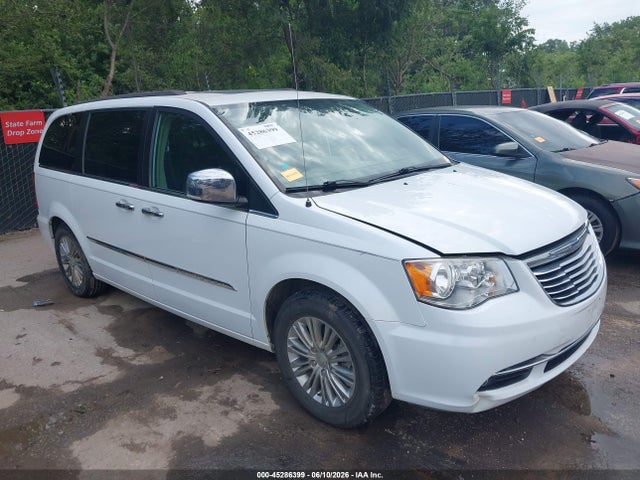2016 Chrysler Town & Country Touring-l Anniversary Edition მანქანა იყიდება აუქციონზე, vin: 2C4RC1CG3GR120968, აუქციონის ნომერი: 45286399
