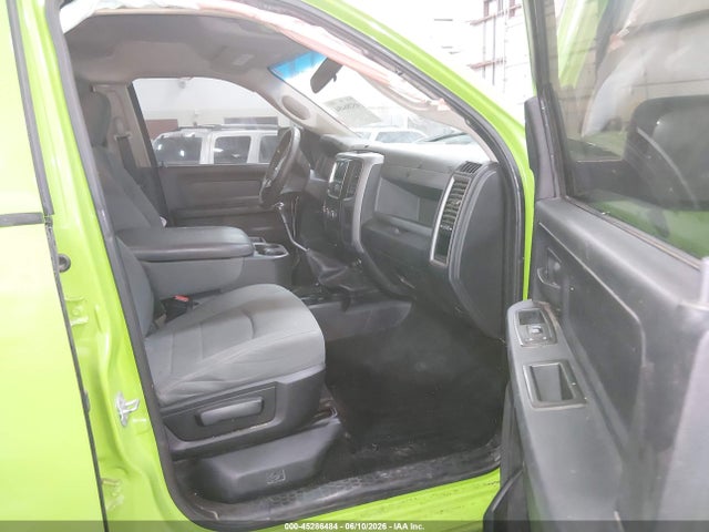 45286484 :رقم المزاد ، 3C6UR5CL0DG611990 vin ، 2013 Ram 2500 Tradesman مزاد بيع