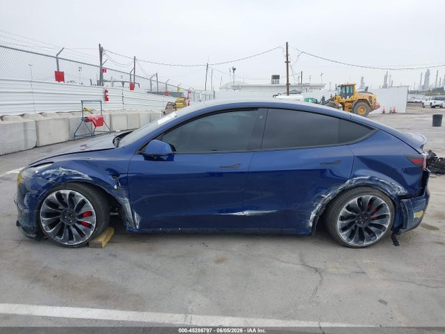 2022 Tesla Model Y Performance Dual Motor All-wheel Drive მანქანა იყიდება აუქციონზე, vin: 7SAYGDEF1NF378133, აუქციონის ნომერი: 45286797