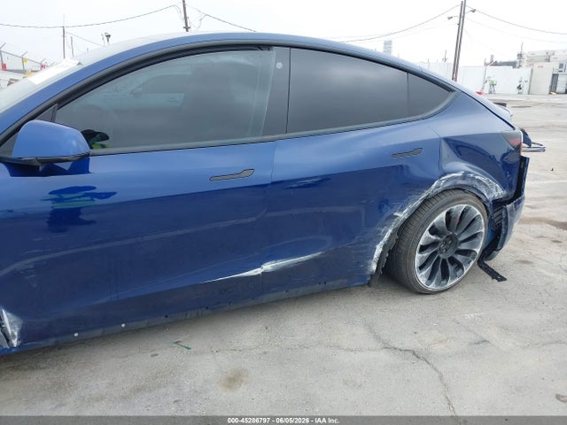 2022 Tesla Model Y Performance Dual Motor All-wheel Drive მანქანა იყიდება აუქციონზე, vin: 7SAYGDEF1NF378133, აუქციონის ნომერი: 45286797