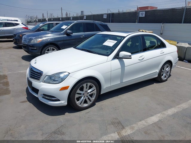 45287054 :رقم المزاد ، WDDGF4HB4EA928766 vin ، 2014 Mercedes-benz C 250 Luxury مزاد بيع