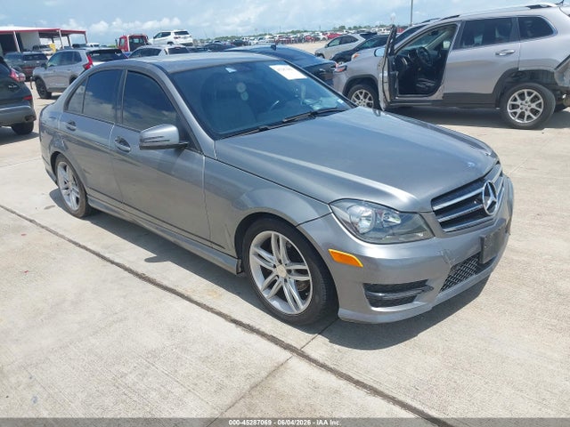 Mercedes-Benz C 250 2014 WDDGF4HB2EG210338 main image