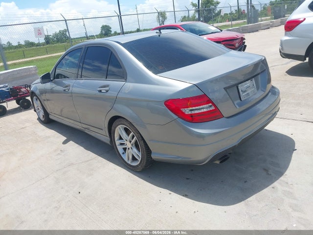 Mercedes-Benz C 250 2014 WDDGF4HB2EG210338 Image 3