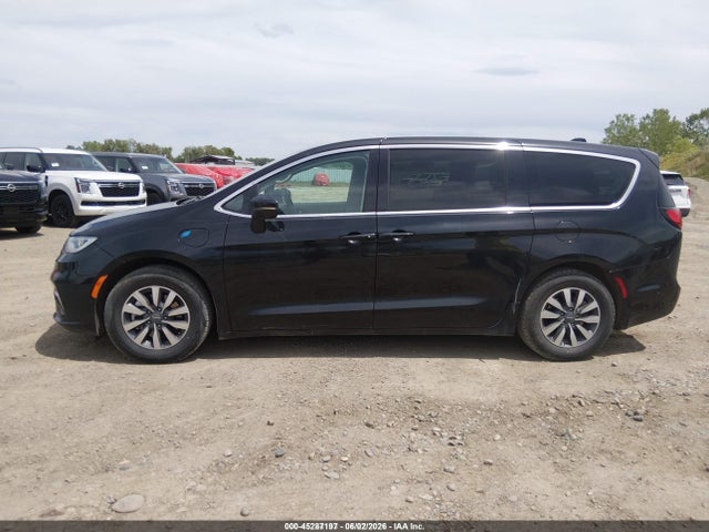 Chrysler Pacifica Hybrid Touring L 2023 2C4RC1L73PR575643 Image 16