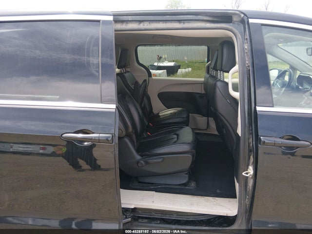 Chrysler Pacifica Hybrid Touring L 2023 2C4RC1L73PR575643 Image 8