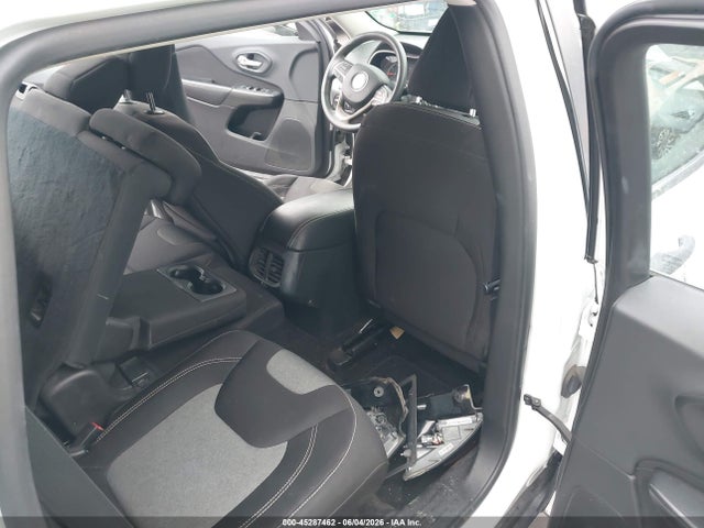 1C4PJLAB2FW678347 Jeep Cherokee Sport