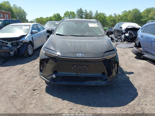 Toyota BZ4X XLE 2025 JTMAAAAAXSA073369 Image 13