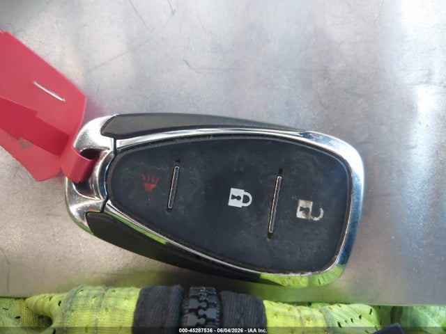 2GNAXJEV3J6311528 Chevrolet EQUINOX LT