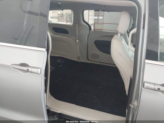 45287542 :رقم المزاد ، 2C4RC1DG1MR520523 vin ، 2021 Chrysler Voyager Lxi مزاد بيع