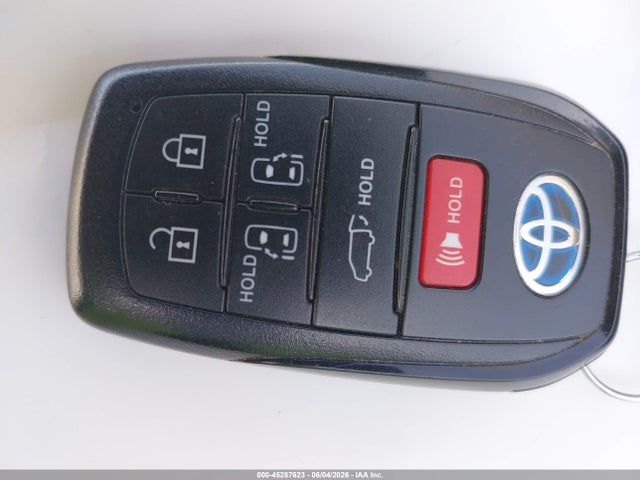 Toyota SIENNA XLE 2023 5TDJRKEC7PS165818 Image 11