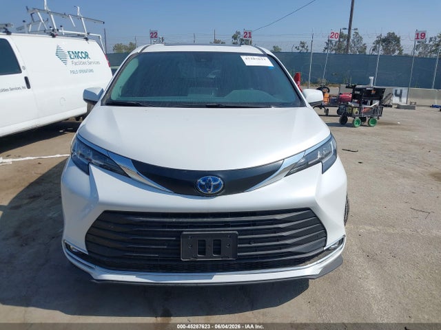 Toyota SIENNA XLE 2023 5TDJRKEC7PS165818 Image 12