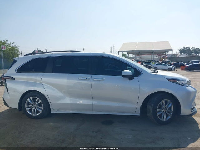 Toyota SIENNA XLE 2023 5TDJRKEC7PS165818 Image 13