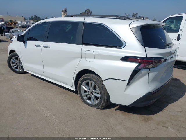 Toyota SIENNA XLE 2023 5TDJRKEC7PS165818 Image 3