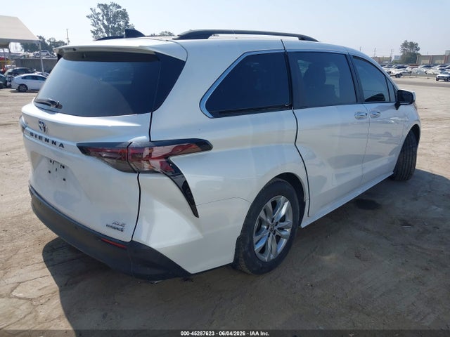 Toyota SIENNA XLE 2023 5TDJRKEC7PS165818 Image 4