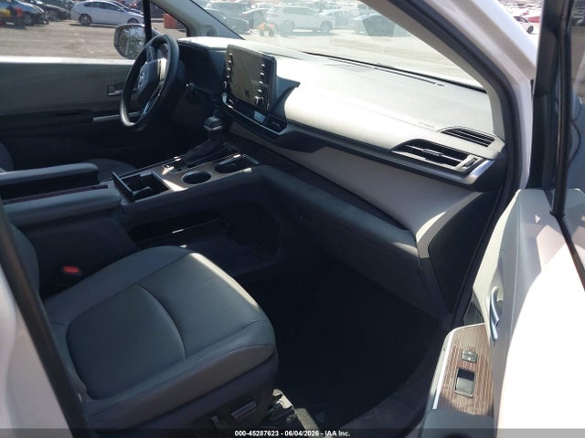 Toyota SIENNA XLE 2023 5TDJRKEC7PS165818 Image 5