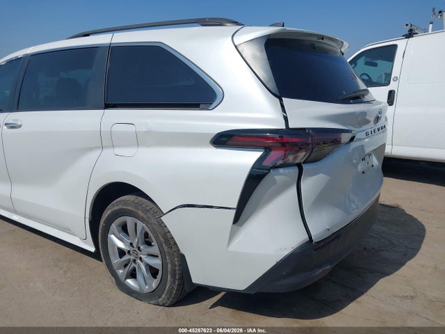 Toyota SIENNA XLE 2023 5TDJRKEC7PS165818 Image 6