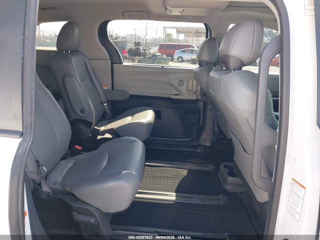 Toyota SIENNA XLE 2023 5TDJRKEC7PS165818 Image 8