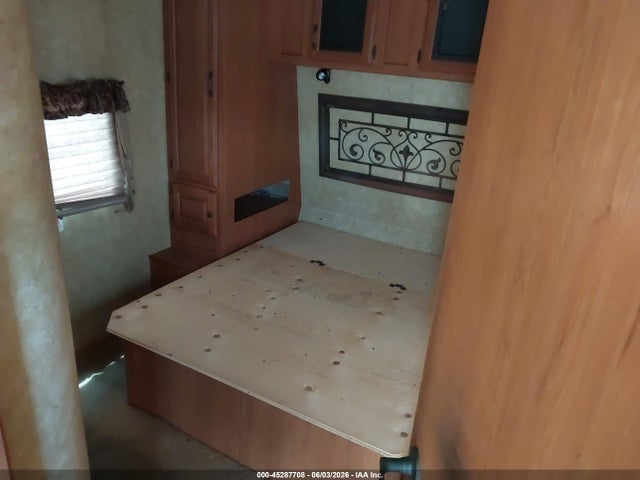 Продаж на аукціоні авто 2008 Forest River Sierra Travel Trailer, vin: 4X4TSEE298J033545, номер лоту: 45287708