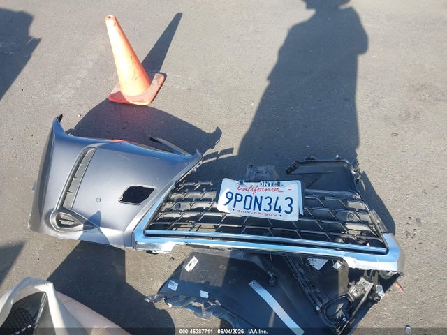 JTHX3JBH5N2045945 Lexus UX 200