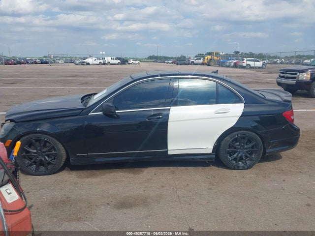Продажа на аукционе авто 2013 Mercedes-benz C 300 Luxury 4matic/sport 4matic, vin: WDDGF8AB8DR247415, номер лота: 45287715