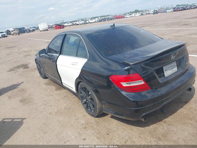 Продажа на аукционе авто 2013 Mercedes-benz C 300 Luxury 4matic/sport 4matic, vin: WDDGF8AB8DR247415, номер лота: 45287715