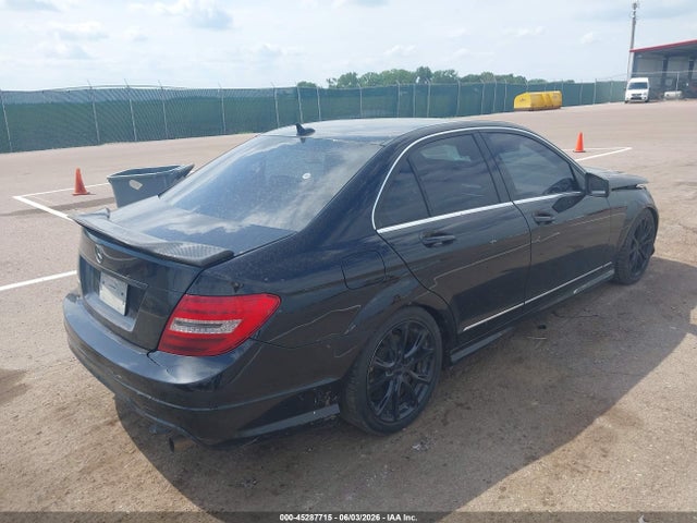 Продажа на аукционе авто 2013 Mercedes-benz C 300 Luxury 4matic/sport 4matic, vin: WDDGF8AB8DR247415, номер лота: 45287715