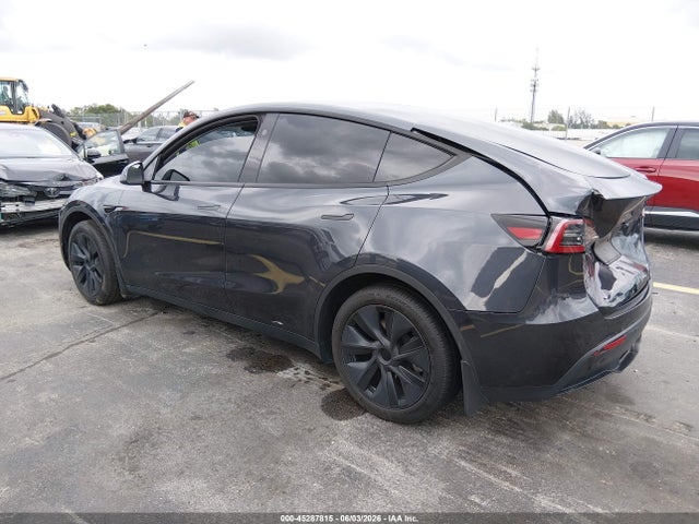 Tesla Model Y 2024 7SAYGDED5RF159714 Image 3